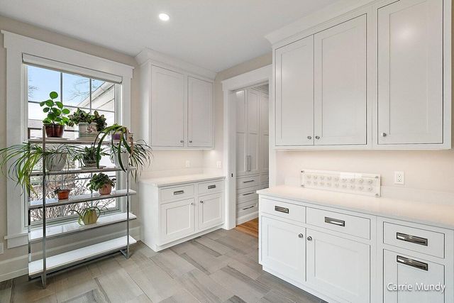 2725 Beechwood Drive SE, Grand Rapids, MI 49506