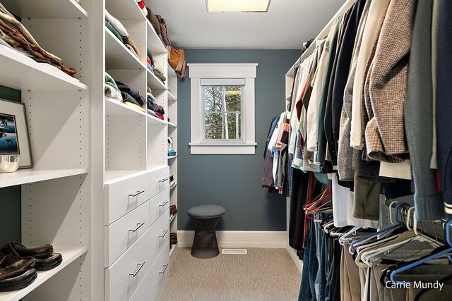 2725 Beechwood Drive SE, Grand Rapids, MI 49506