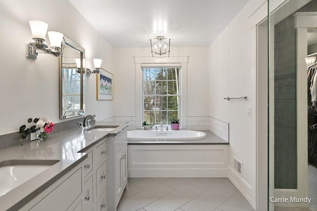 2725 Beechwood Drive SE, Grand Rapids, MI 49506