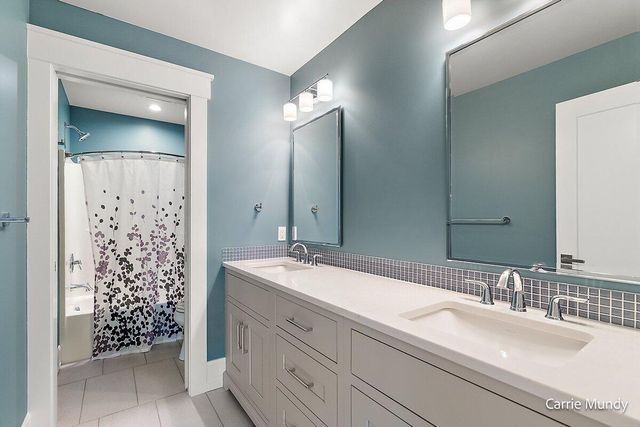 2725 Beechwood Drive SE, Grand Rapids, MI 49506