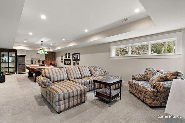 2725 Beechwood Drive SE, Grand Rapids, MI 49506