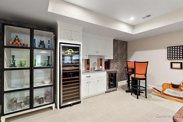 2725 Beechwood Drive SE, Grand Rapids, MI 49506