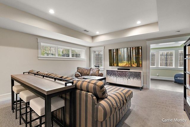 2725 Beechwood Drive SE, Grand Rapids, MI 49506