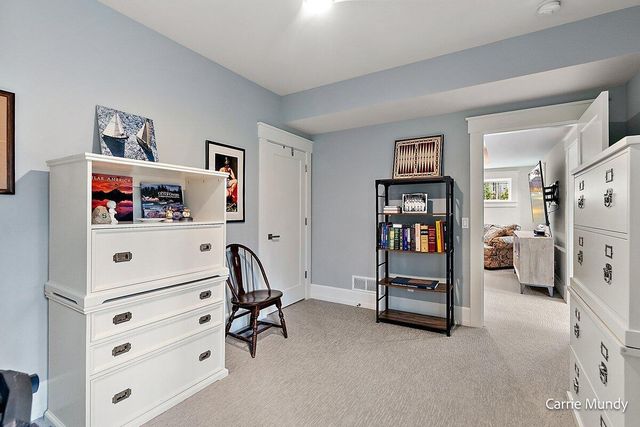 2725 Beechwood Drive SE, Grand Rapids, MI 49506