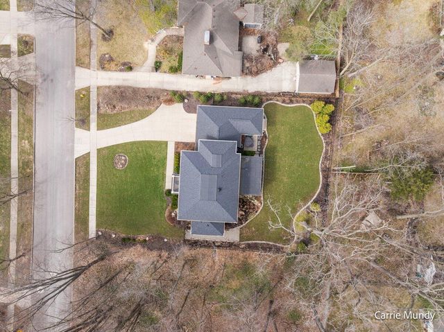 2725 Beechwood Drive SE, Grand Rapids, MI 49506