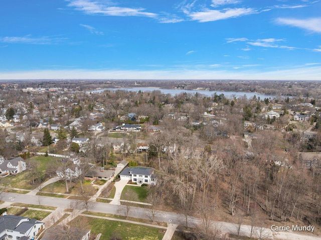 2725 Beechwood Drive SE, Grand Rapids, MI 49506