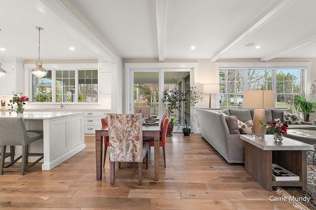 2725 Beechwood Drive SE, Grand Rapids, MI 49506