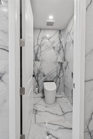 24 Chestnut Lane, Woodbury, NY 11797