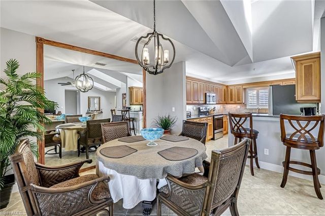 760 Waterford DR 303, Naples, FL 34113