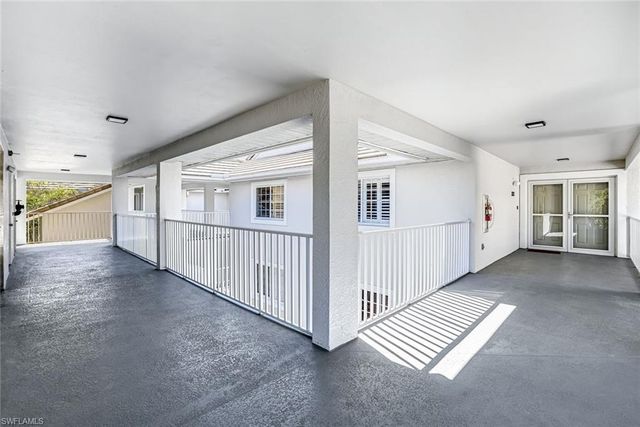 760 Waterford DR 303, Naples, FL 34113