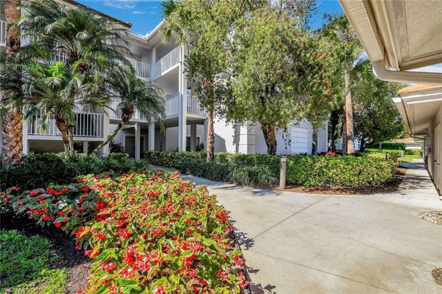 760 Waterford DR 303, Naples, FL 34113