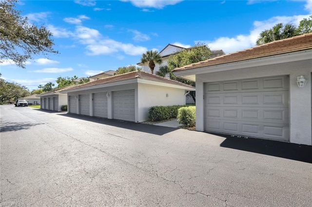 760 Waterford DR 303, Naples, FL 34113