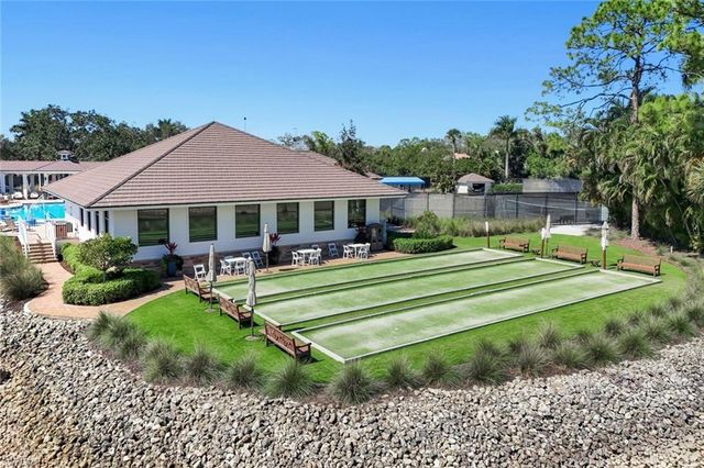 760 Waterford DR 303, Naples, FL 34113