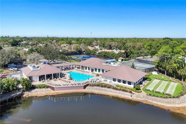 760 Waterford DR 303, Naples, FL 34113