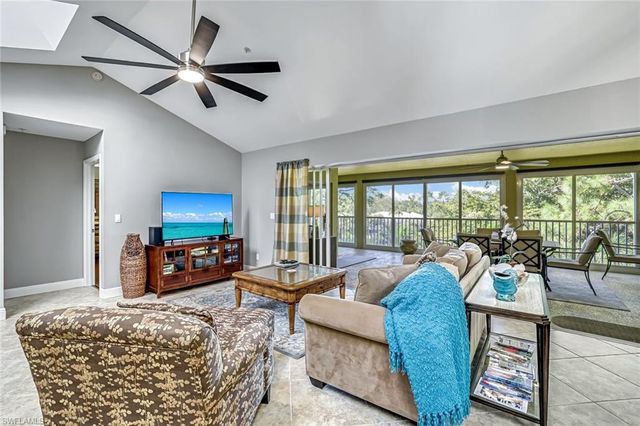 760 Waterford DR 303, Naples, FL 34113