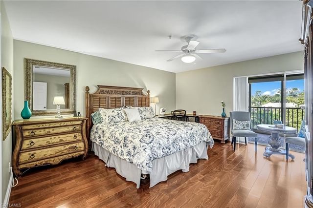 760 Waterford DR 303, Naples, FL 34113