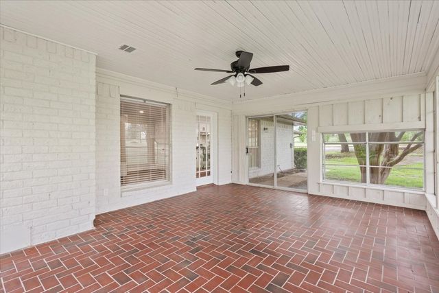 153 Eagle Canyon Drive, China Spring, TX 76633