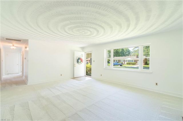 800 Pinecrest RD, Virginia Beach, VA 23464