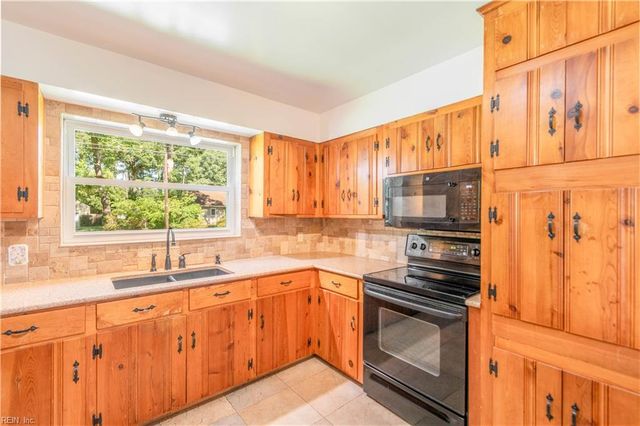 800 Pinecrest RD, Virginia Beach, VA 23464