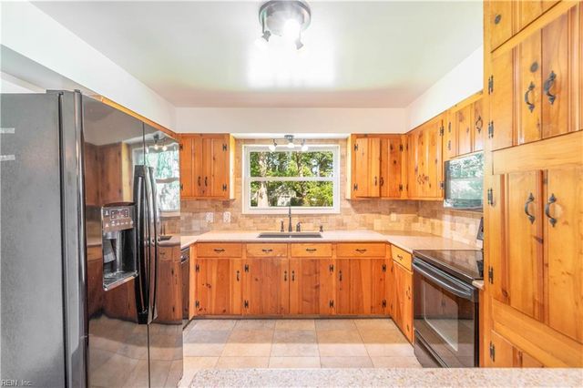 800 Pinecrest RD, Virginia Beach, VA 23464