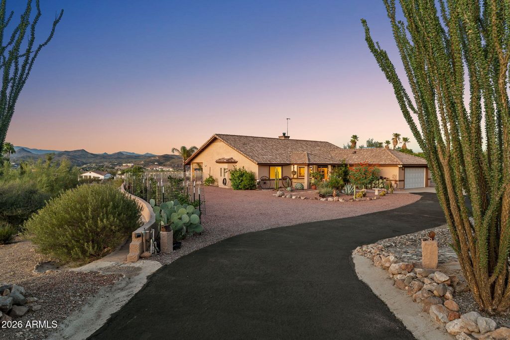 90 W TURTLEBACK Lane, Wickenburg, AZ 85390 — exterior
