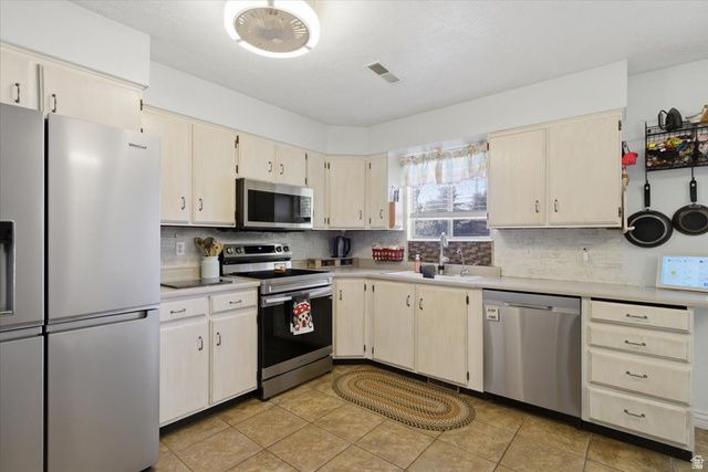 2811 W LASTRADA WAY, Riverton, UT 84065