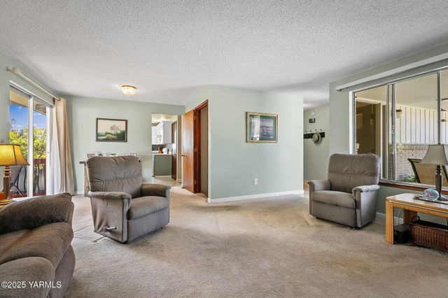 405 N 61st Ave, Yakima, WA 98908