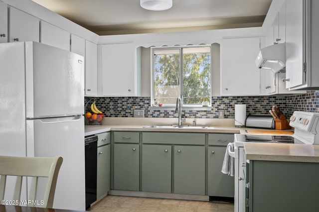 405 N 61st Ave, Yakima, WA 98908