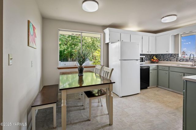 405 N 61st Ave, Yakima, WA 98908