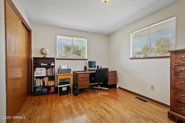 405 N 61st Ave, Yakima, WA 98908