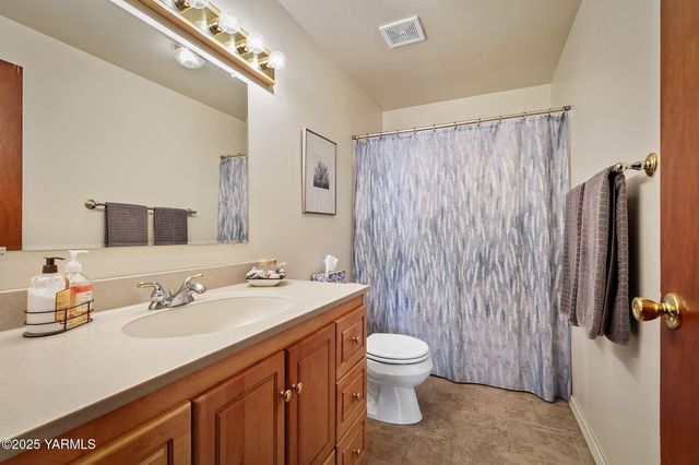 405 N 61st Ave, Yakima, WA 98908