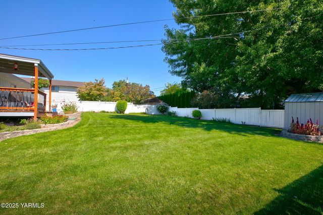 405 N 61st Ave, Yakima, WA 98908