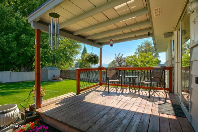 405 N 61st Ave, Yakima, WA 98908