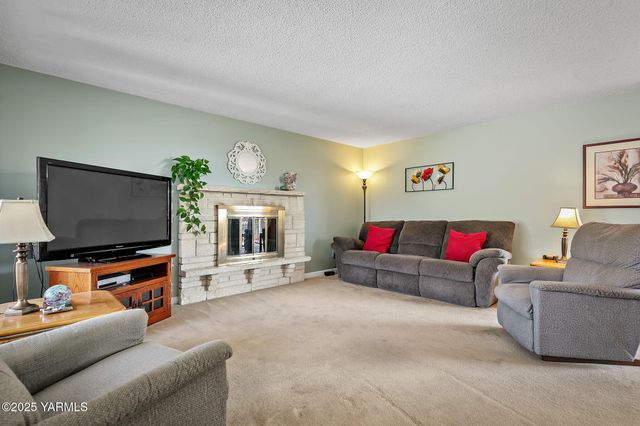 405 N 61st Ave, Yakima, WA 98908