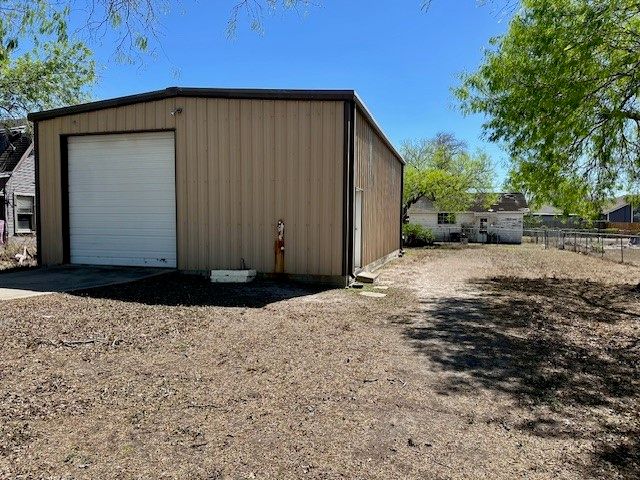 1109 E Huisache Ave, Kingsville, TX 78363