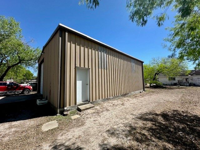 1109 E Huisache Ave, Kingsville, TX 78363