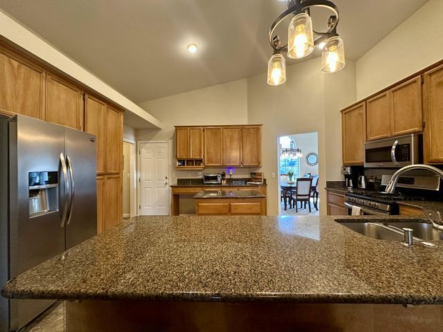 135 Meadow Slope Drive, Talent, OR 97540