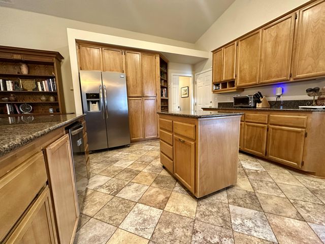 135 Meadow Slope Drive, Talent, OR 97540