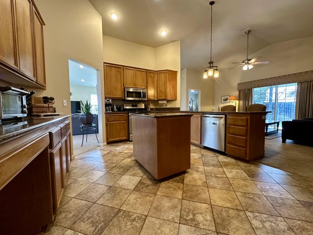 135 Meadow Slope Drive, Talent, OR 97540