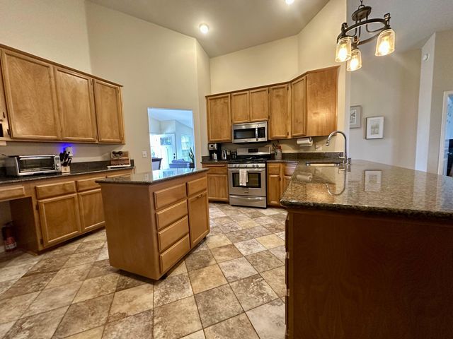 135 Meadow Slope Drive, Talent, OR 97540