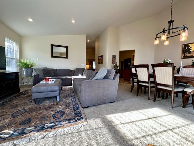 135 Meadow Slope Drive, Talent, OR 97540