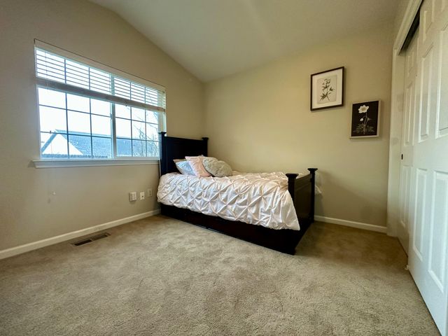 135 Meadow Slope Drive, Talent, OR 97540