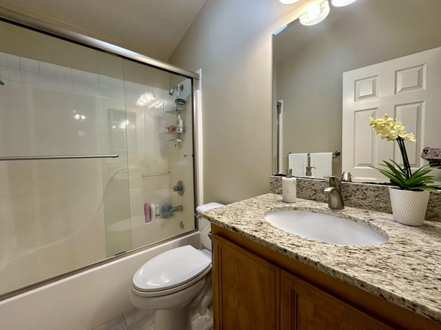 135 Meadow Slope Drive, Talent, OR 97540