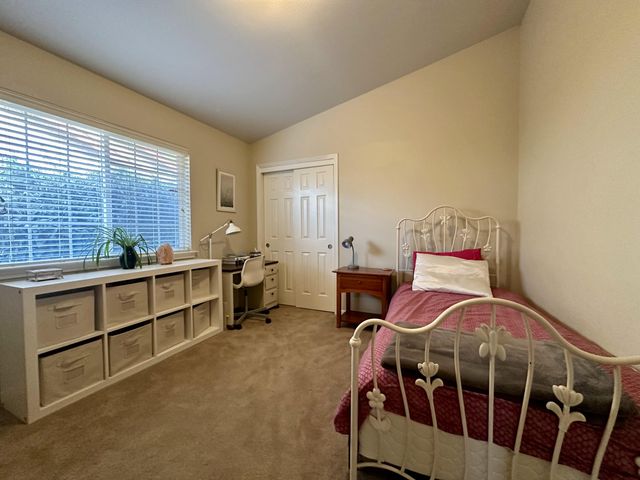 135 Meadow Slope Drive, Talent, OR 97540