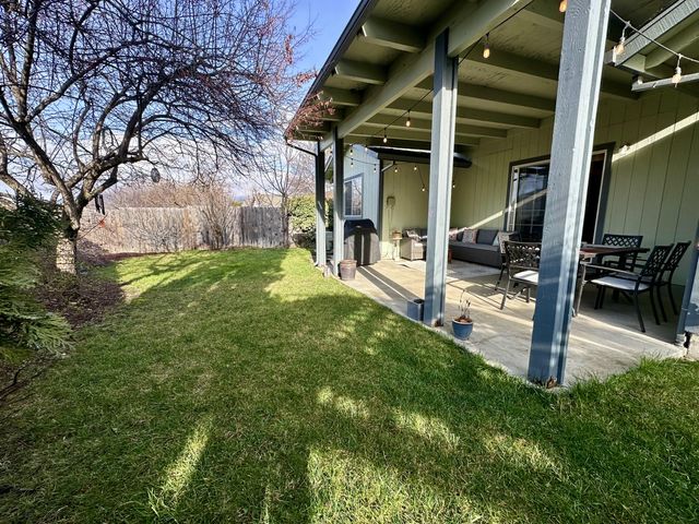 135 Meadow Slope Drive, Talent, OR 97540