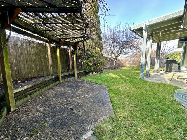 135 Meadow Slope Drive, Talent, OR 97540