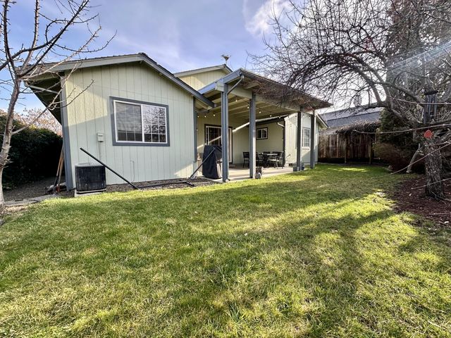 135 Meadow Slope Drive, Talent, OR 97540