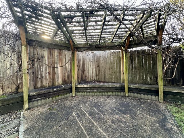 135 Meadow Slope Drive, Talent, OR 97540