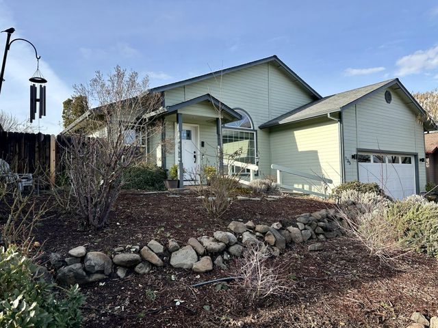 135 Meadow Slope Drive, Talent, OR 97540