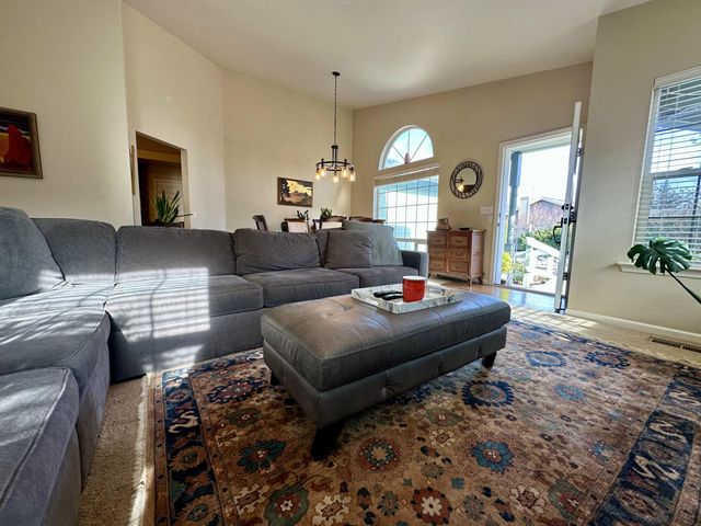 135 Meadow Slope Drive, Talent, OR 97540